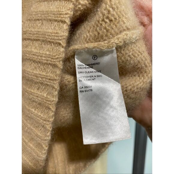 L/XL, Saks 5th Ave cashmere cardigan with slight puff sleeve like new condition! - Picture 10 of 11